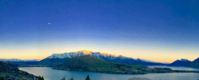 Remarkable Lake House, Queenstown